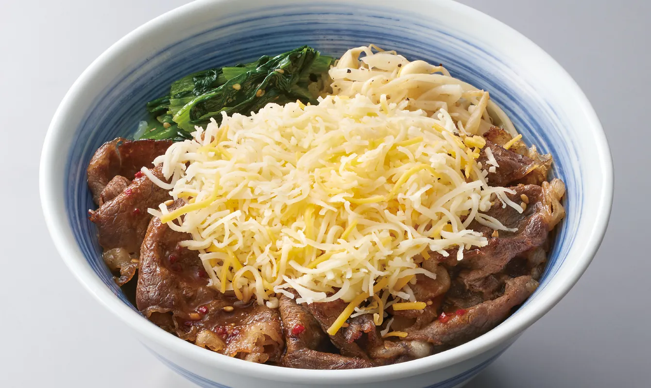 たっぷりチーズ黒毛牛上カルビ丼