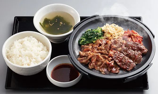 鉄板【二種盛り】カルビと厚切りハラミ定食