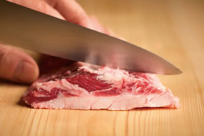 切り立ての新鮮なお肉の写真