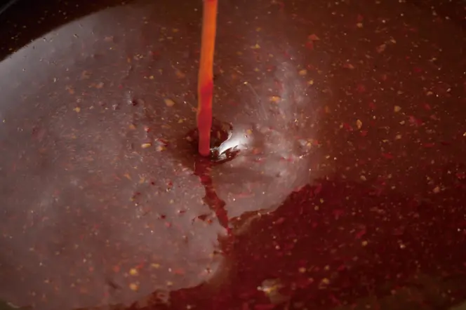 タレが注がれている様子